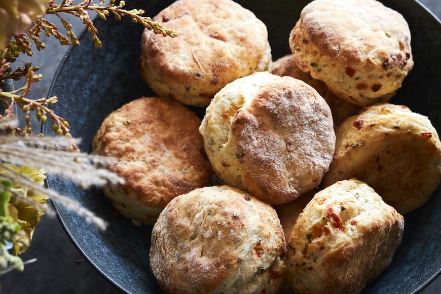 Bake Fluffy Parmesan Chive Biscuits: Easy Recipe Guide